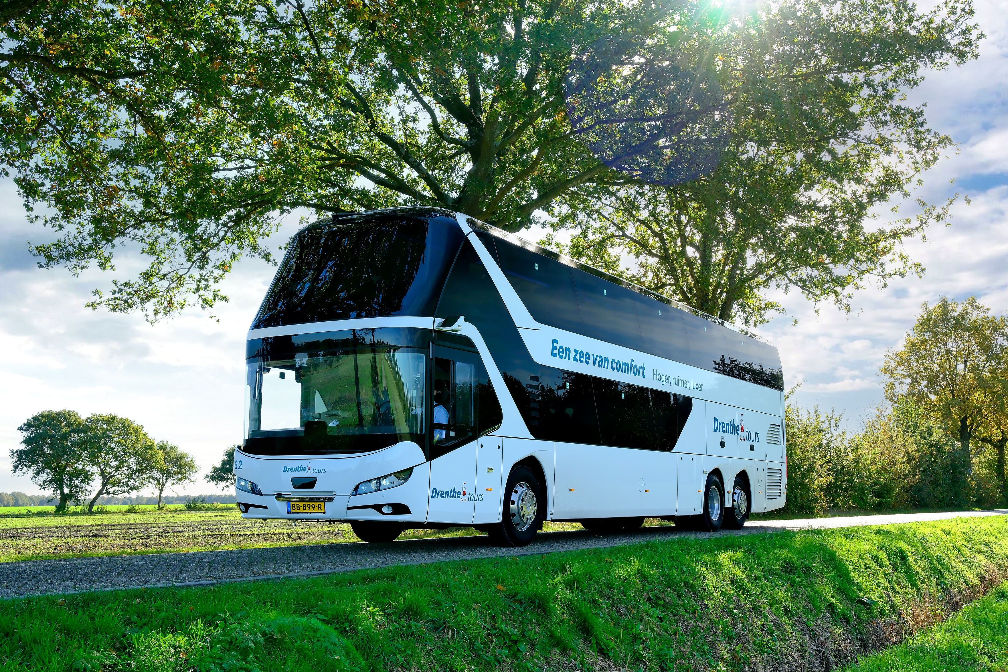 Dubbeldekker touringcar huren